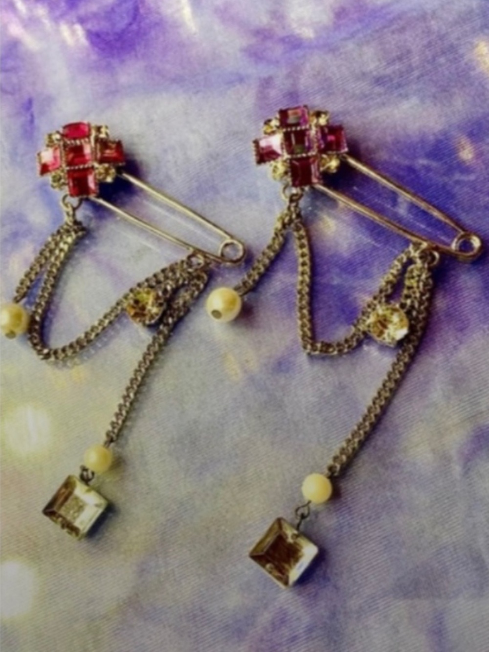 True Vintage Y2K Glamour Punk Lapel Pins Gem/Pearl Detailing Novelty Accessories - Picture 2 of 3